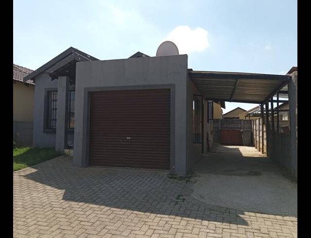 2 BEDROOM TOWNHOUSE FOR SALE IN MOHLAKENG